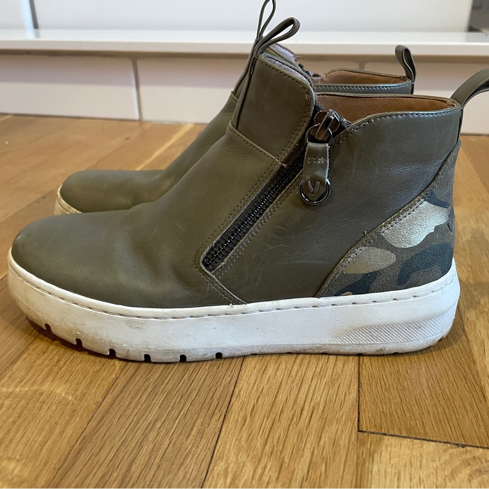 Vionic Brinkley Zip Ankle Boot Green and Gold Camo (Women 6)